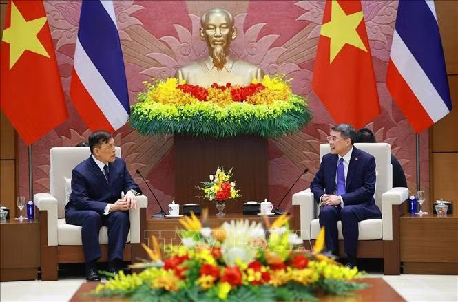 Thủ tướng Lê Minh Hưng và Nhà vua Vương quốc Thái Lan Maha Vajiralongkorn Phra Vajiraklaochaoyuhua. Ảnh: Dương Giang/TTXVN