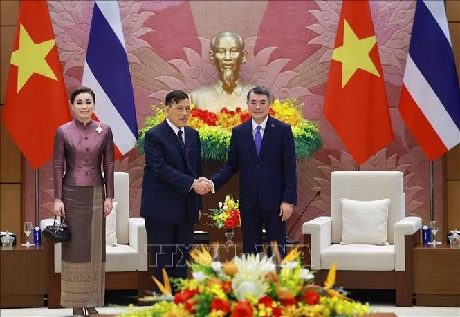 Thủ tướng Lê Minh Hưng hội kiến Nhà vua Vương quốc Thái Lan Maha Vajiralongkorn Phra Vajiraklaochaoyuhua và Hoàng hậu Suthida Bajrasudhabimalalakshana. Ảnh: Dương Giang/TTXVN