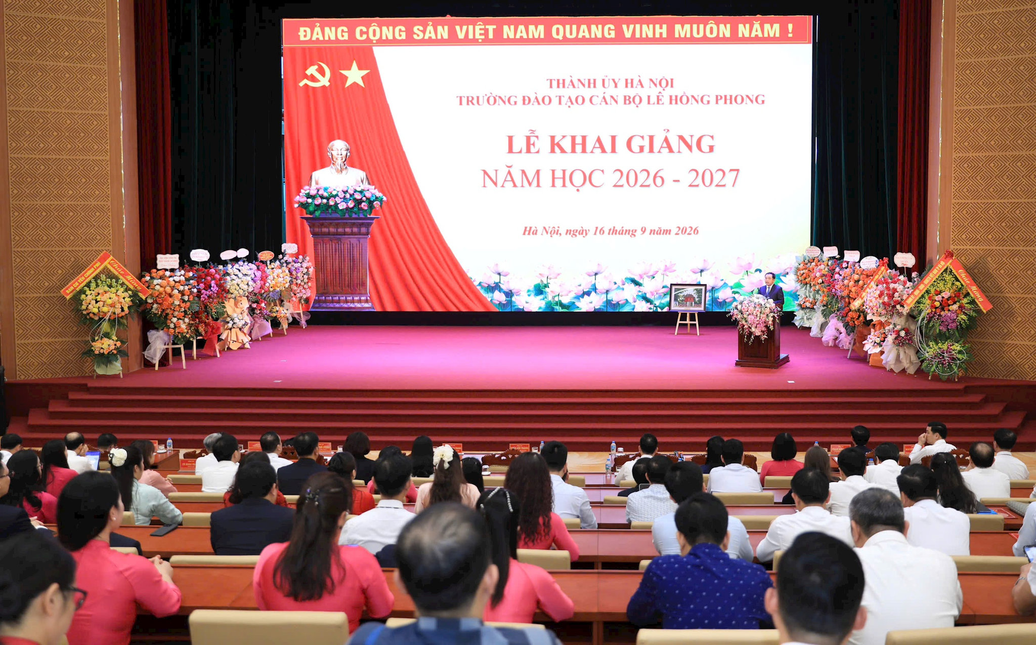 Quang cảnh lê