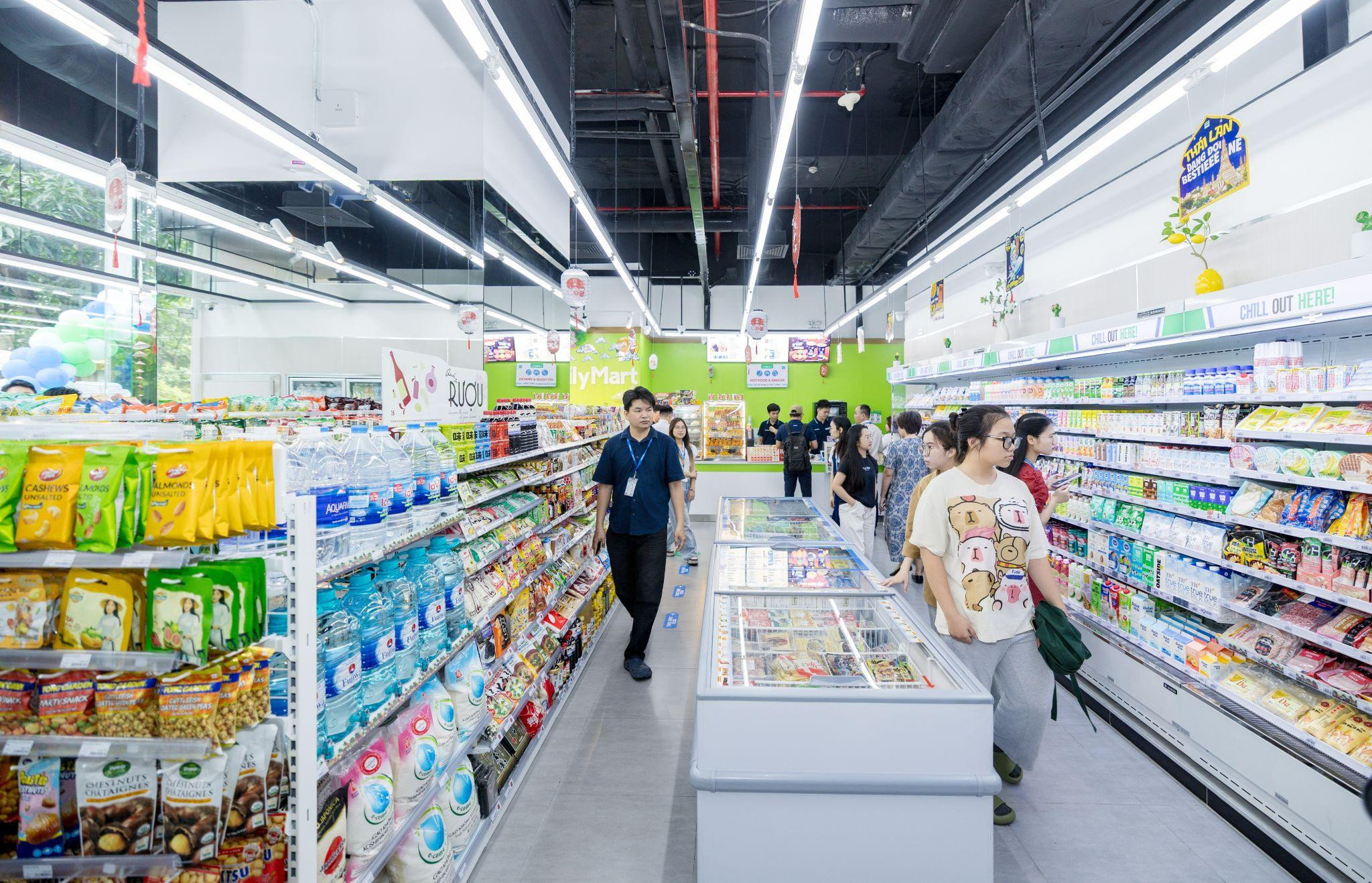 16-9-FamilyMart-3.jpg