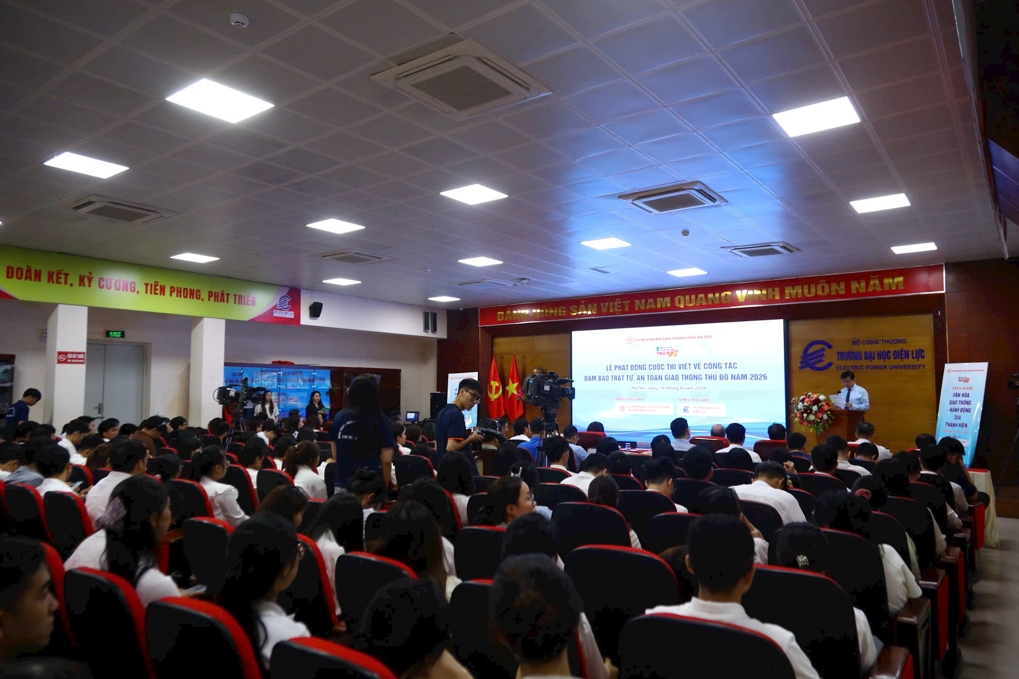 4e7c9ef5-b2b7-4a9f-89ac-0c7892902995.jpg