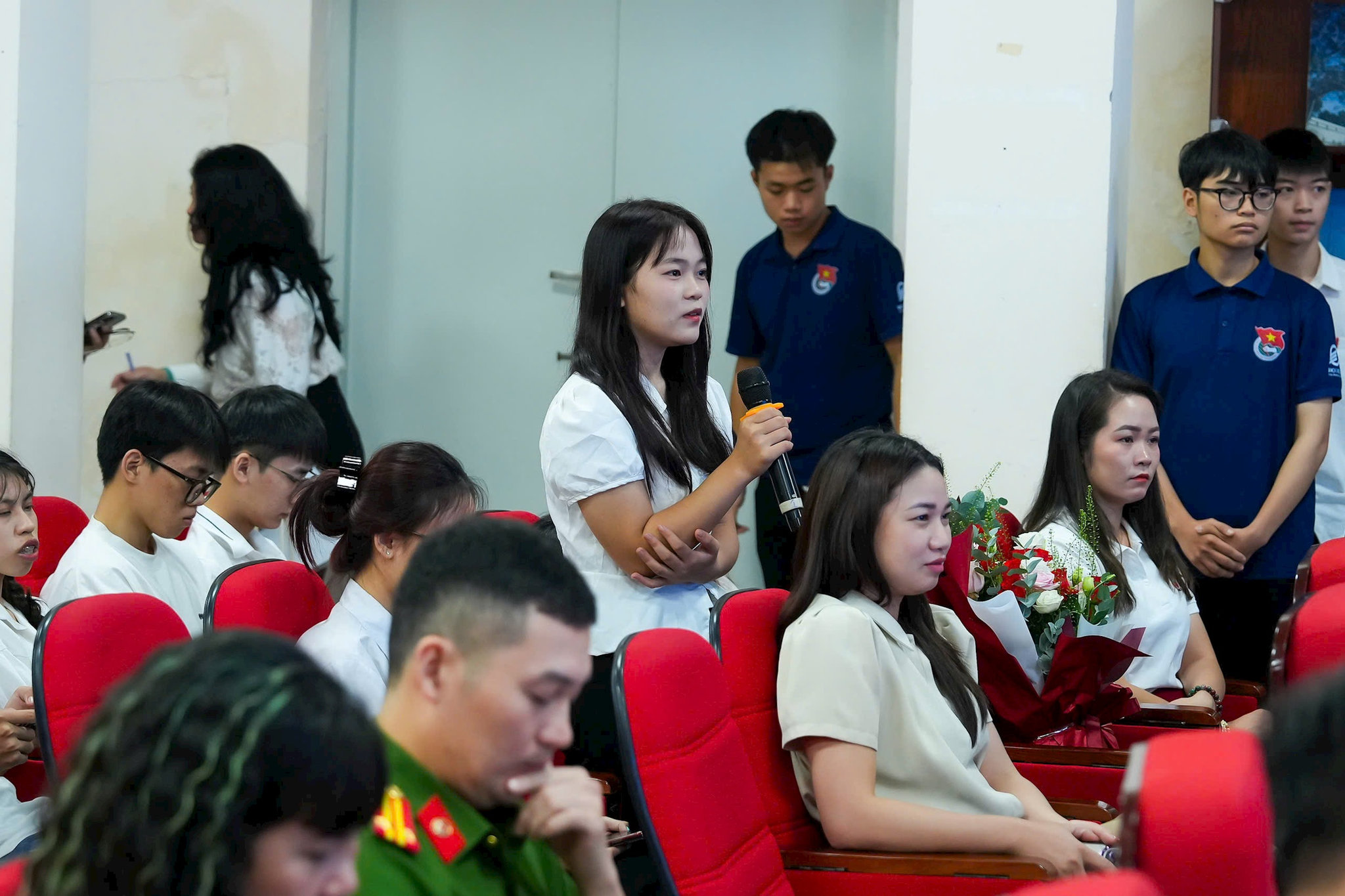 aace8bf4-2e90-4885-8bdf-daad2f66dd03.jpg