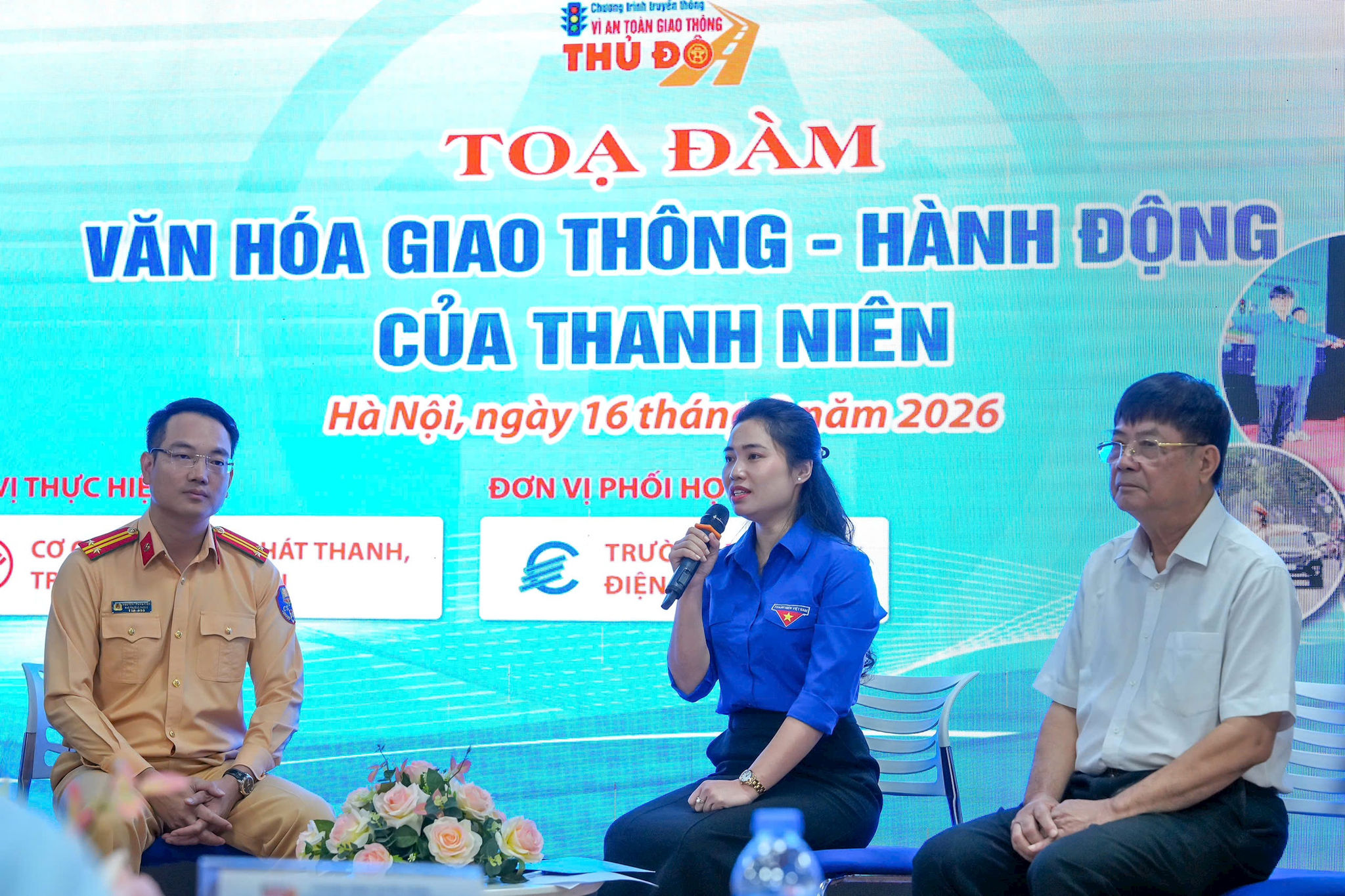 Các đại biểu tham gia toạ đàm. Ảnh: Duy Khánh