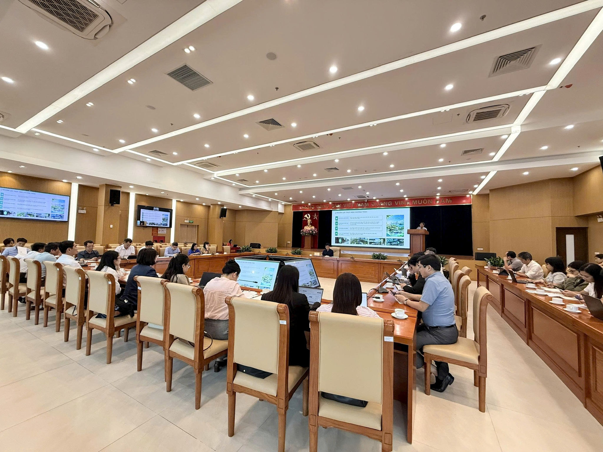 quang-canh-hoi-nghi.jpg