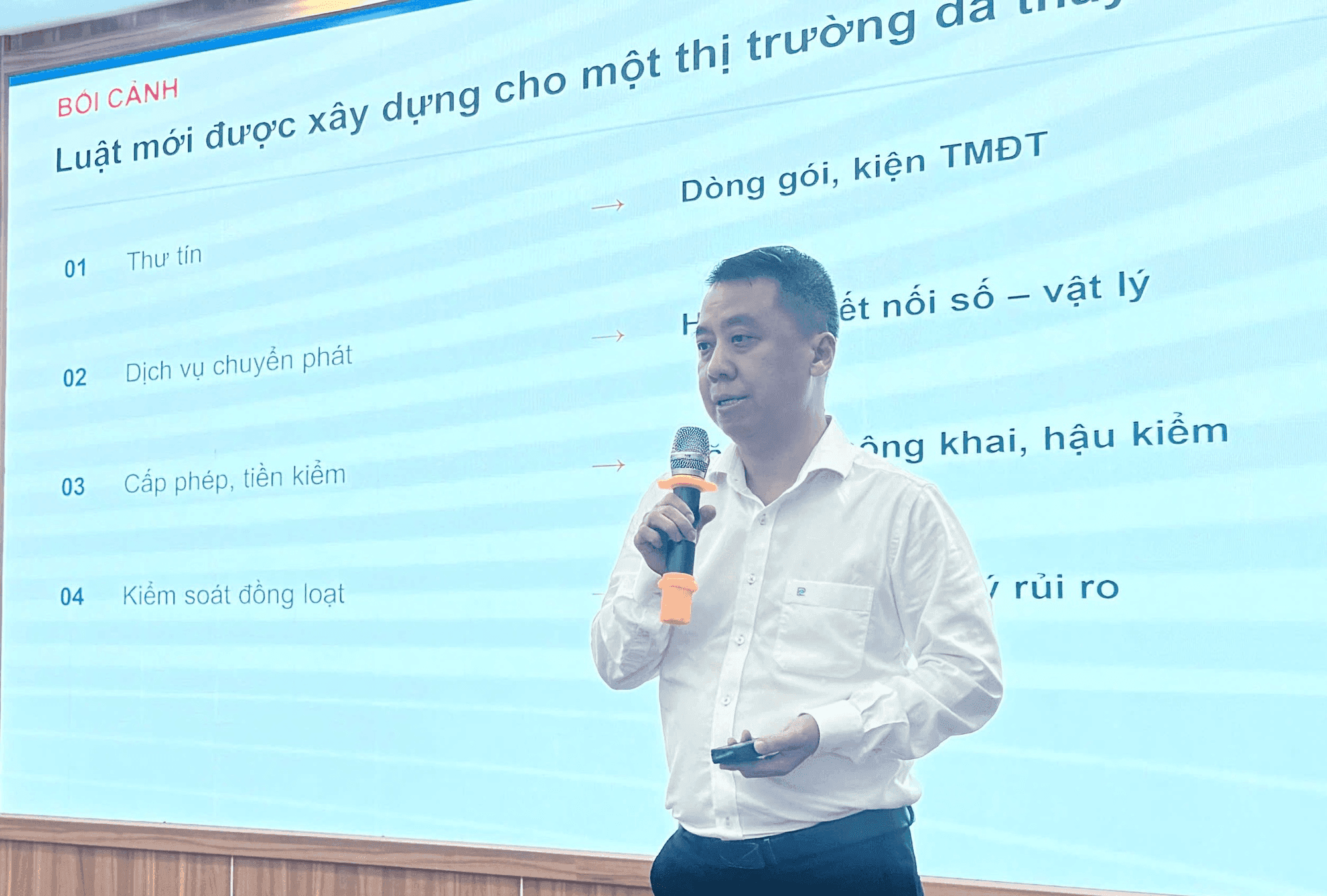 la-hoang-trung.png