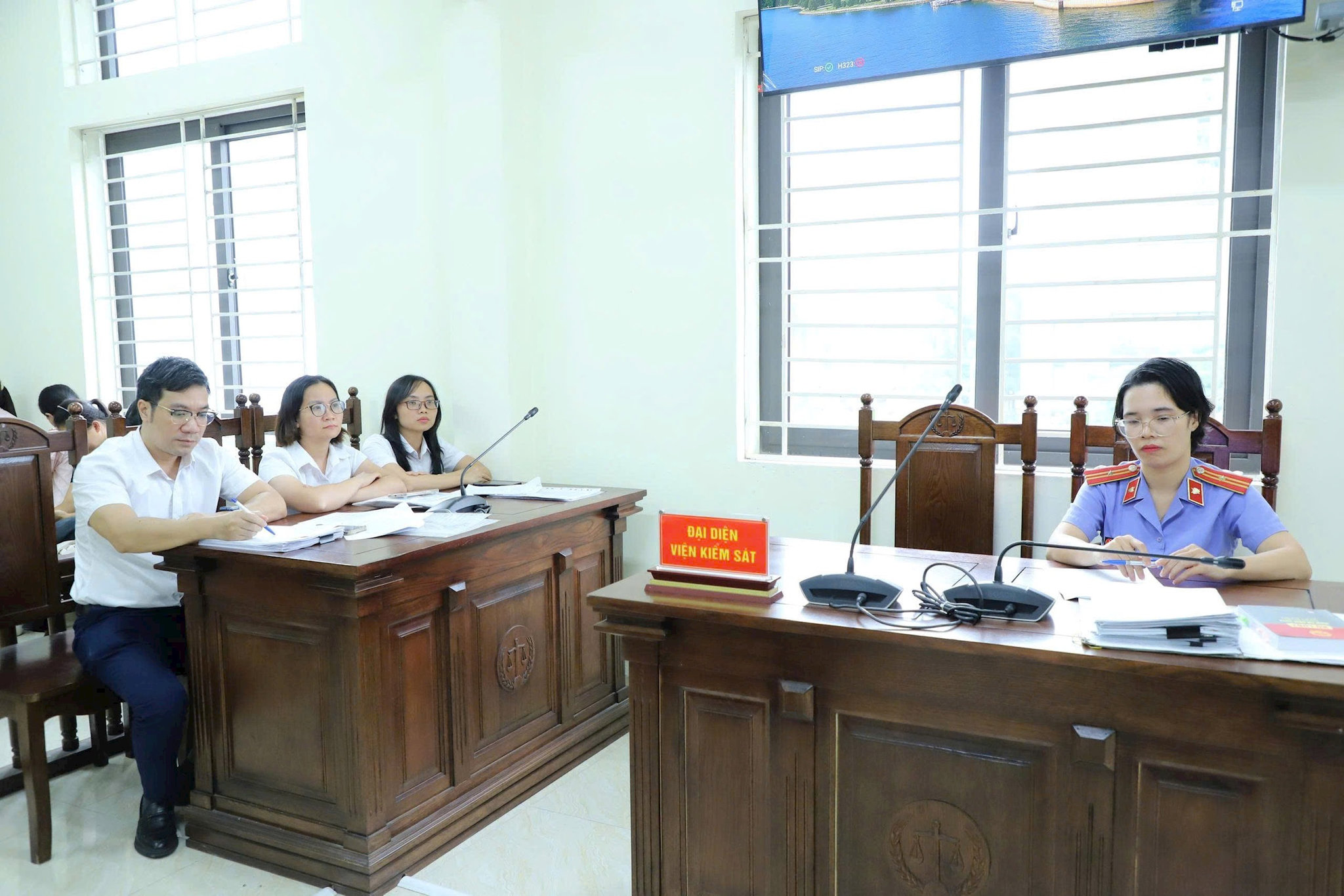 Tòa án nhân dân khu vực 12 - Hà Nội xét xử sơ thẩm vụ án Dân sự công ích về việc 