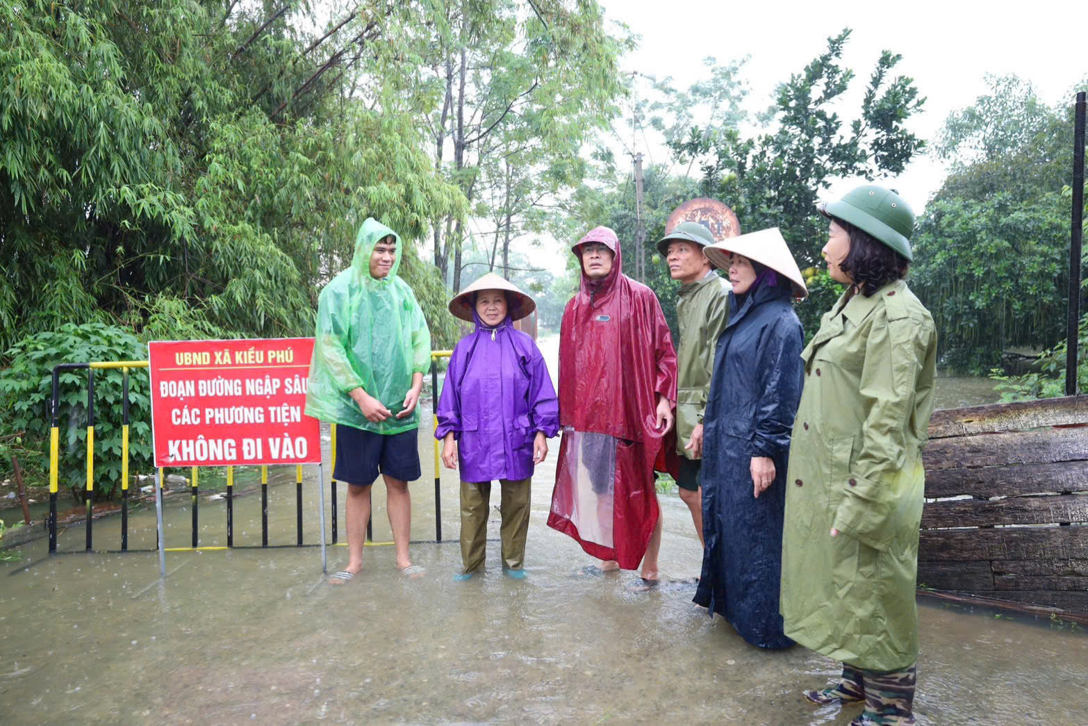 ban-thuong-truc-uy-ban-mttq-viet-nam-xa-kieu-phu-chia-se-voi-nhung-kho-khan.-anh-mttq-xa-kieu-phu.jpg
