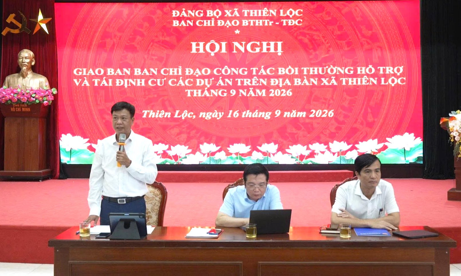 Ban Chỉ đạo công tác bồi thường, hỗ trợ và tái định cư các dự án trên địa bàn xã Thiên Lộc giao ban hằng tháng để đôn đốc tiến độ, tháo gỡ điểm nghẽn các dự án. Ảnh: PV