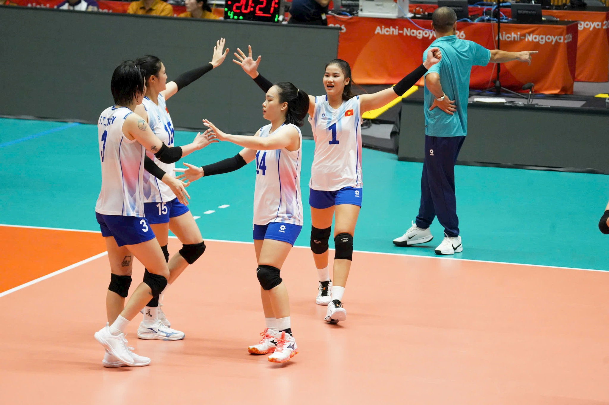 18-bong-chuyen-nu-vn.jpg