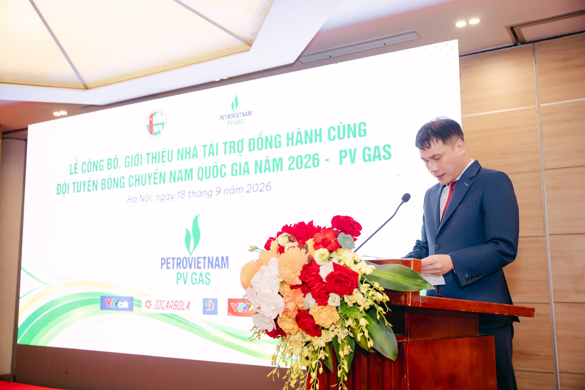 tong-thu-ky-lien-doan-bong-chuyen-viet-nam-ong-le-tri-truong-phat-bieu-chao-mung..jpg