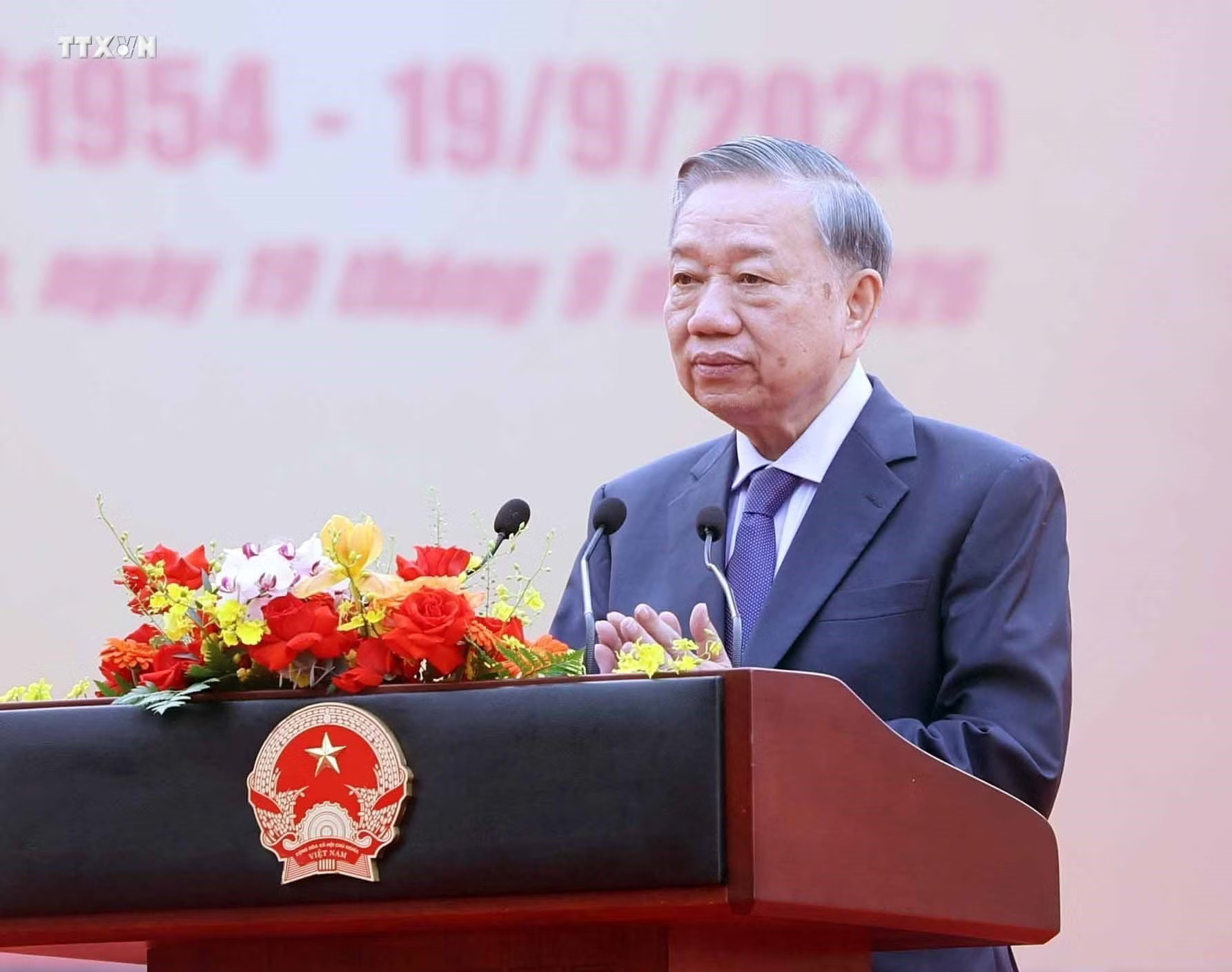 vna_potal-tong-bi-thu-chu-tich-nuoc-du-le-khanh-thanh-tuong-dai-bac-ho-voi-ngay-hoi-non-song-9034919.jpg