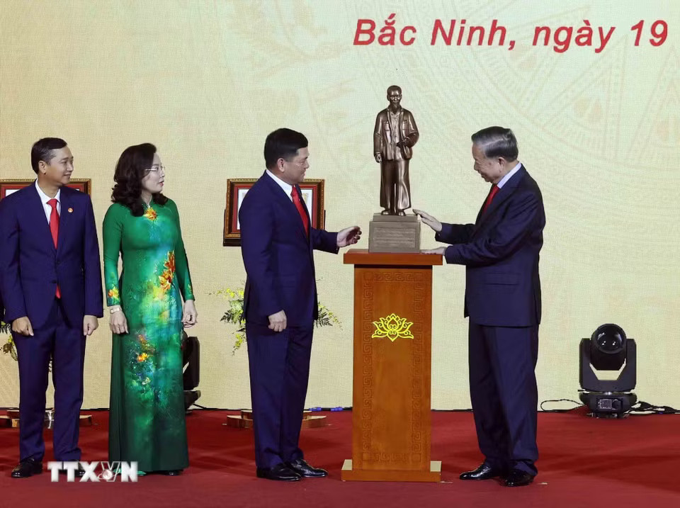 pizginbhbsklgf-f6pz6plgoqfitecf3et4thg-_ttxvn-1909-tong-bi-thu-chu-tich-nuoc-cong-bo-thanh-lap-thanh-pho-bac-ninh-3.jpg