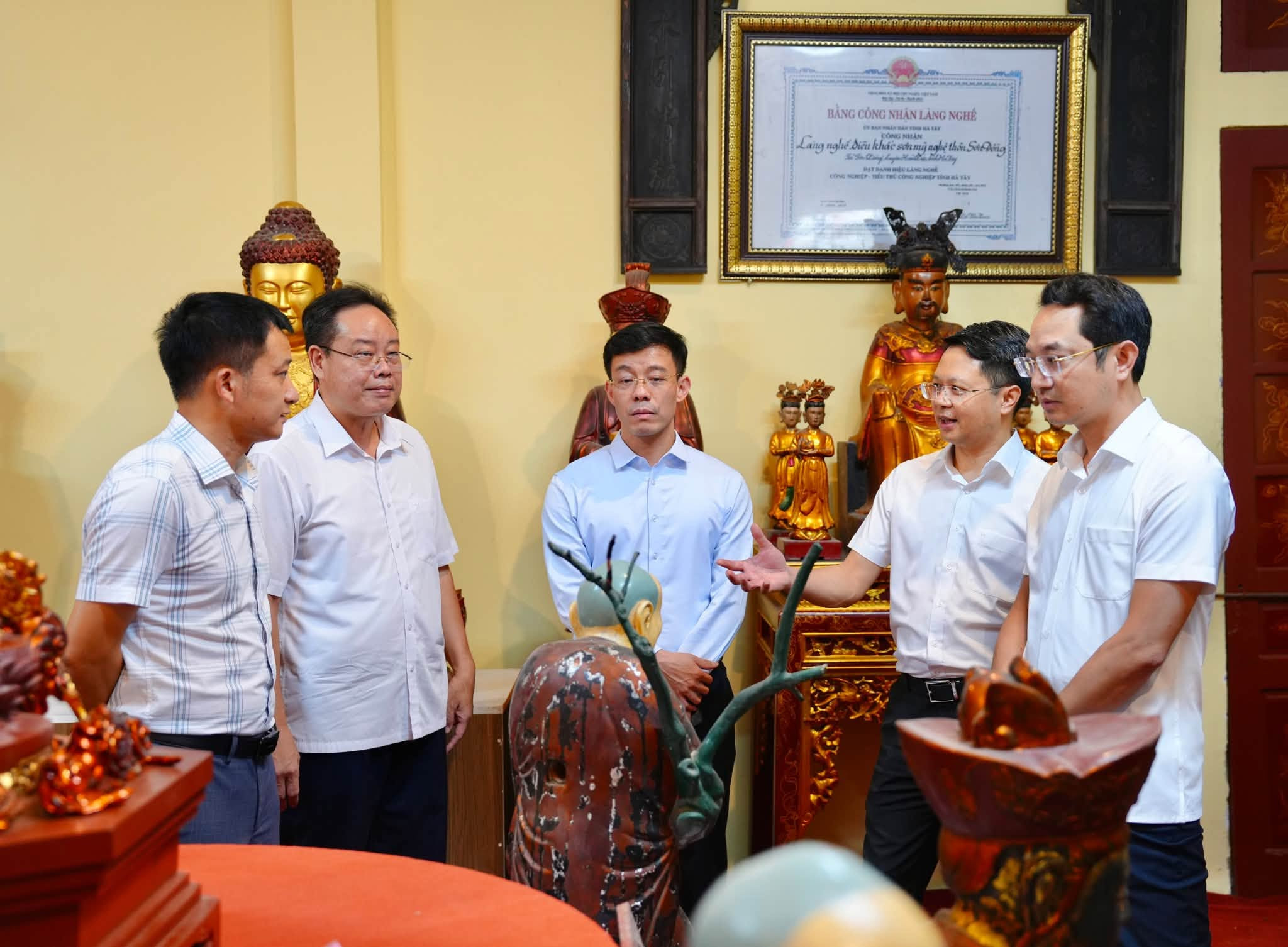 Đoàn công tác của Sở Khoa học và Công nghệ Hà Nội thăm quan, tìm hiểu các sản phẩm của Sơn Đôn