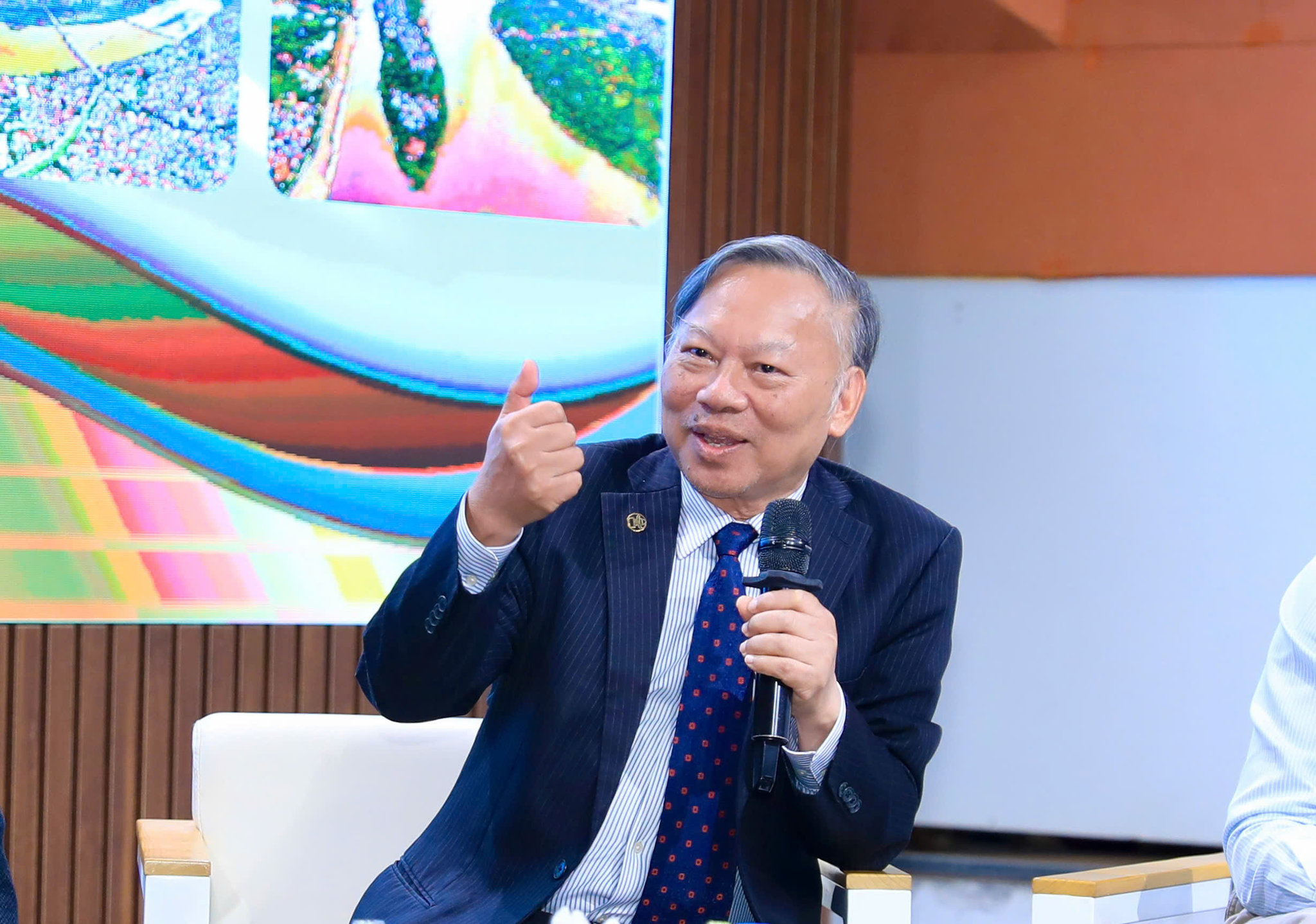 nguyen-quang-ngoc.jpg