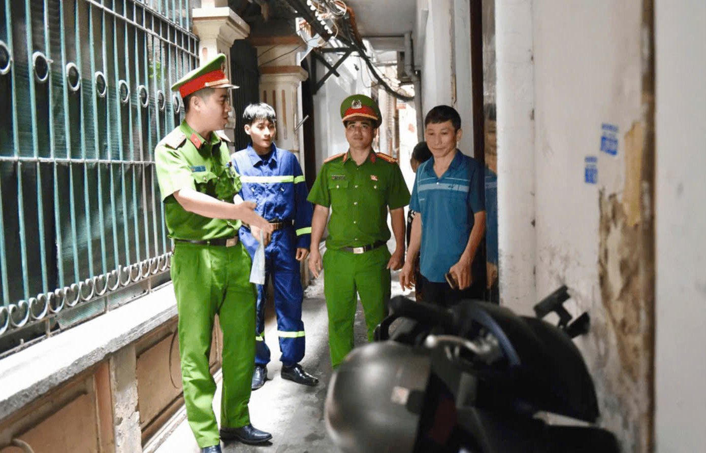 can-bo-doi-chua-chay-va-cuu-nan-cuu-ho-khu-vuc-so-14-kiem-tra-cong-tac-phong-chay-chua-chay-tai-phuong-tay-ho.-anh-ngan-ha.jpg