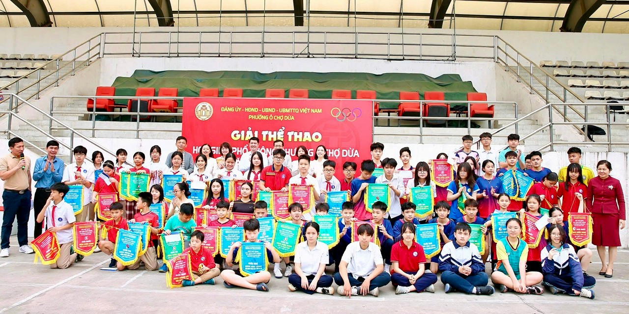 Các vận động viên học sinh tham gia Giải thể thao học sinh của phường Ô Chợ Dừa. Ảnh: Võ Giang