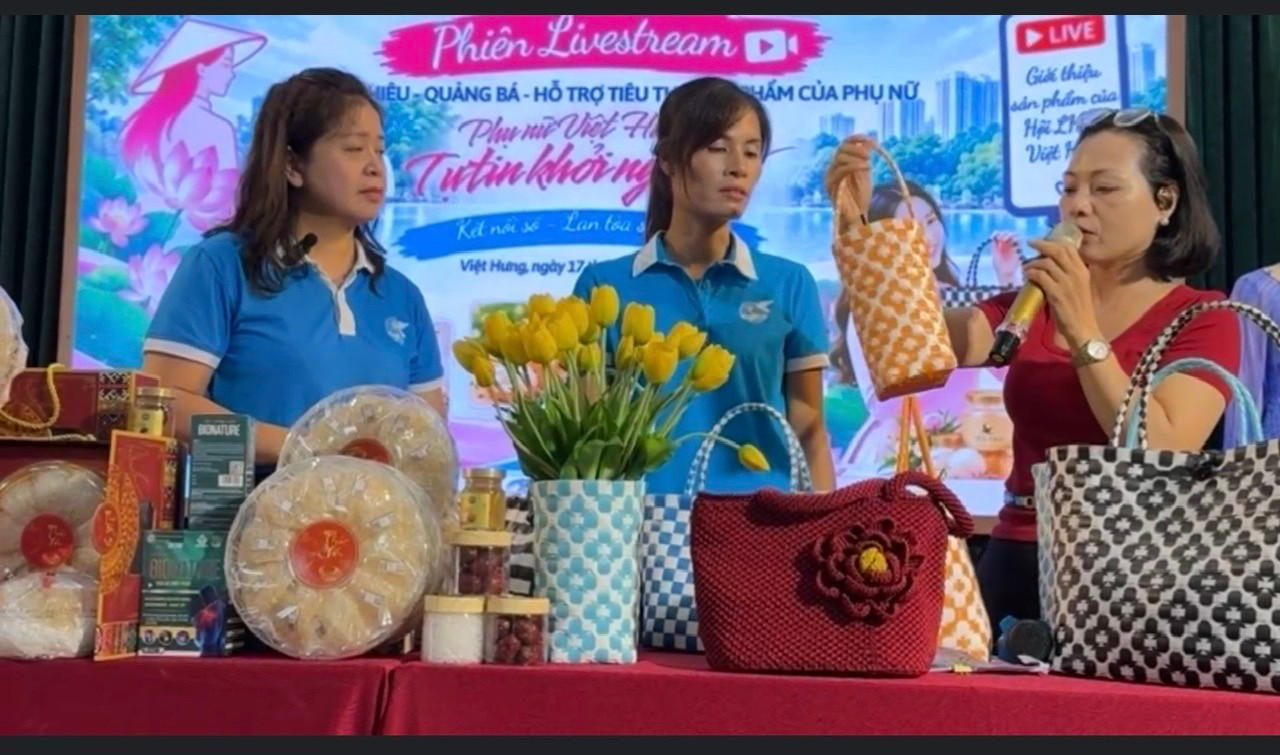 phu-nu-viet-hung.jpg