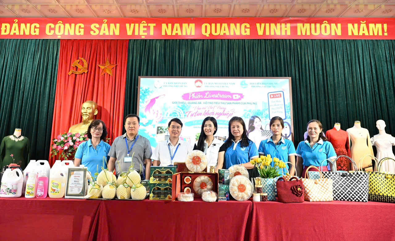 phu-nu-viet-hung1.jpg