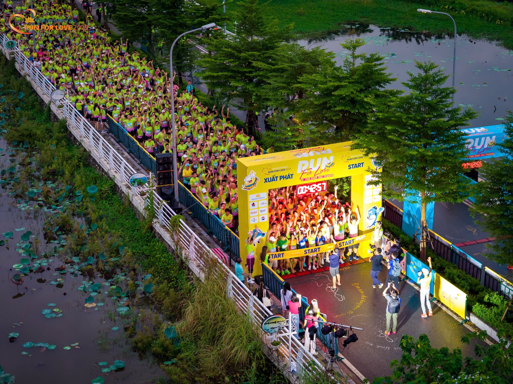 qua-5-mua-to-chuc-run-for-love-tro-thanh-diem-hen-quen-thuoc-cua-cong-dong-yeu-chay-bo-trong-mua-thu-ha-noi.jpg