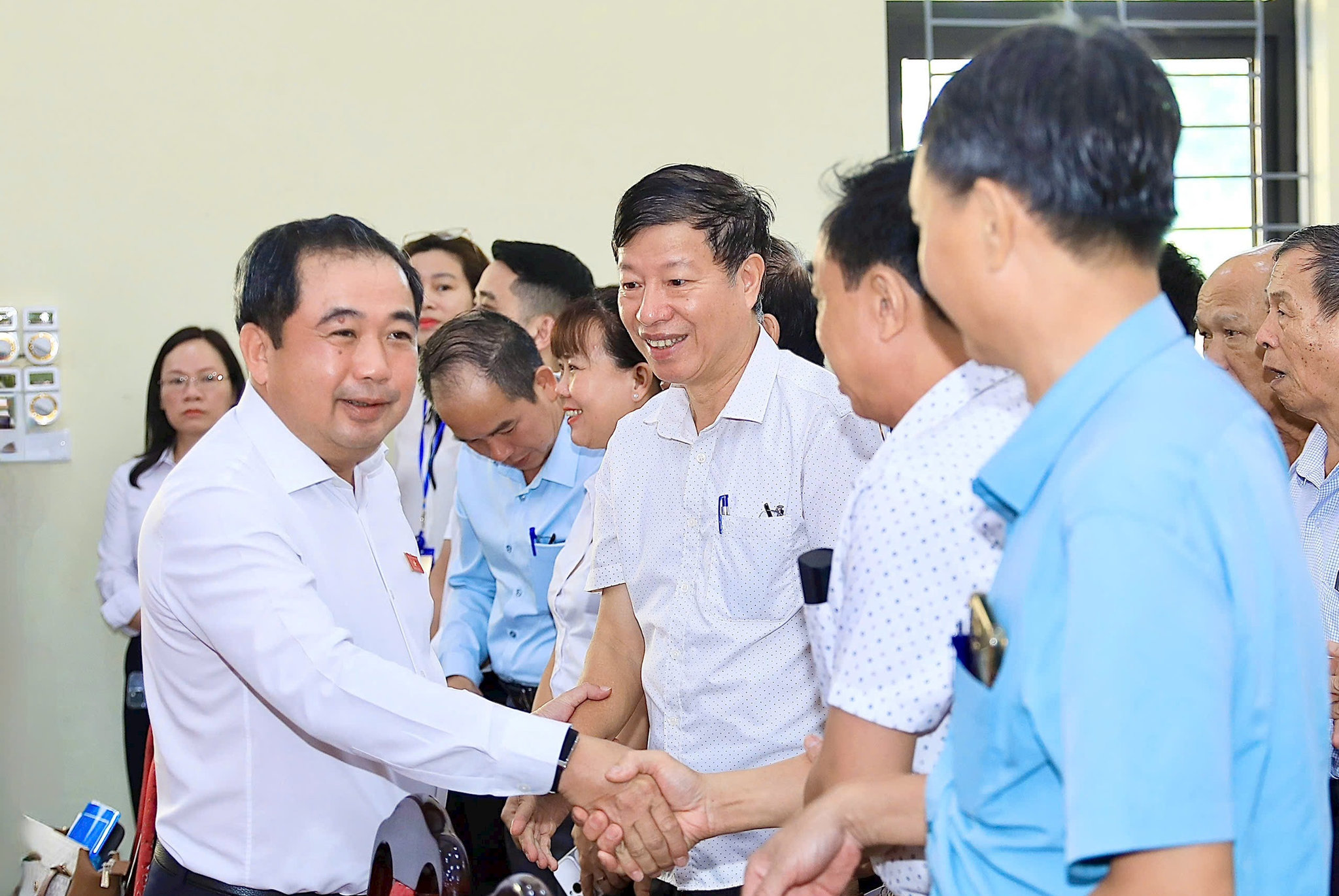 bi-thu-thanh-uy-truong-doan-dai-bieu-quoc-hoi-thanh-pho-ha-noi-tran-duc-thang-voi-cac-cu-tri-don-vi-bau-cu-so-10.-anh-quang-thai.jpg