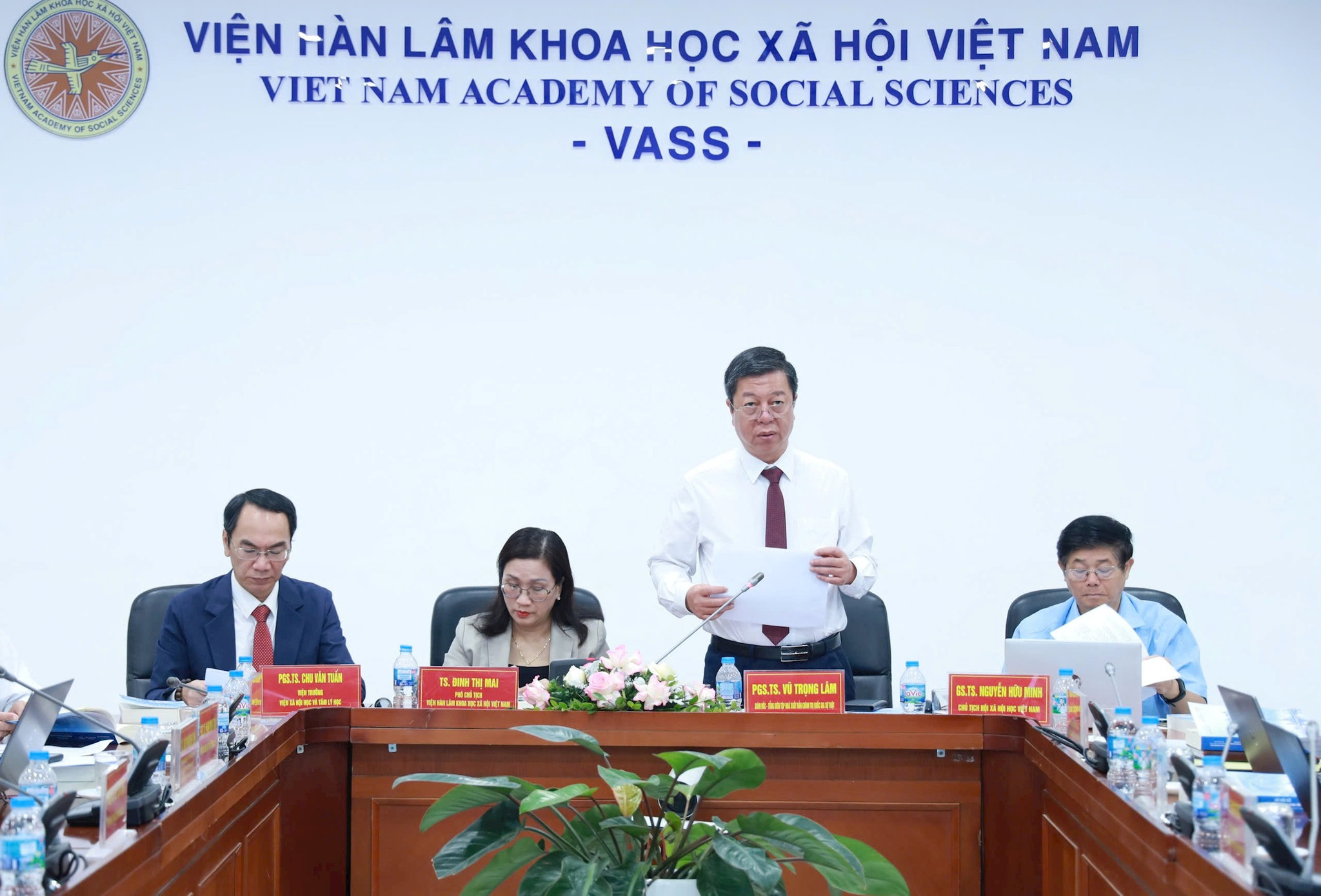 xhs-chu-tri-hoi-thao-.jpg