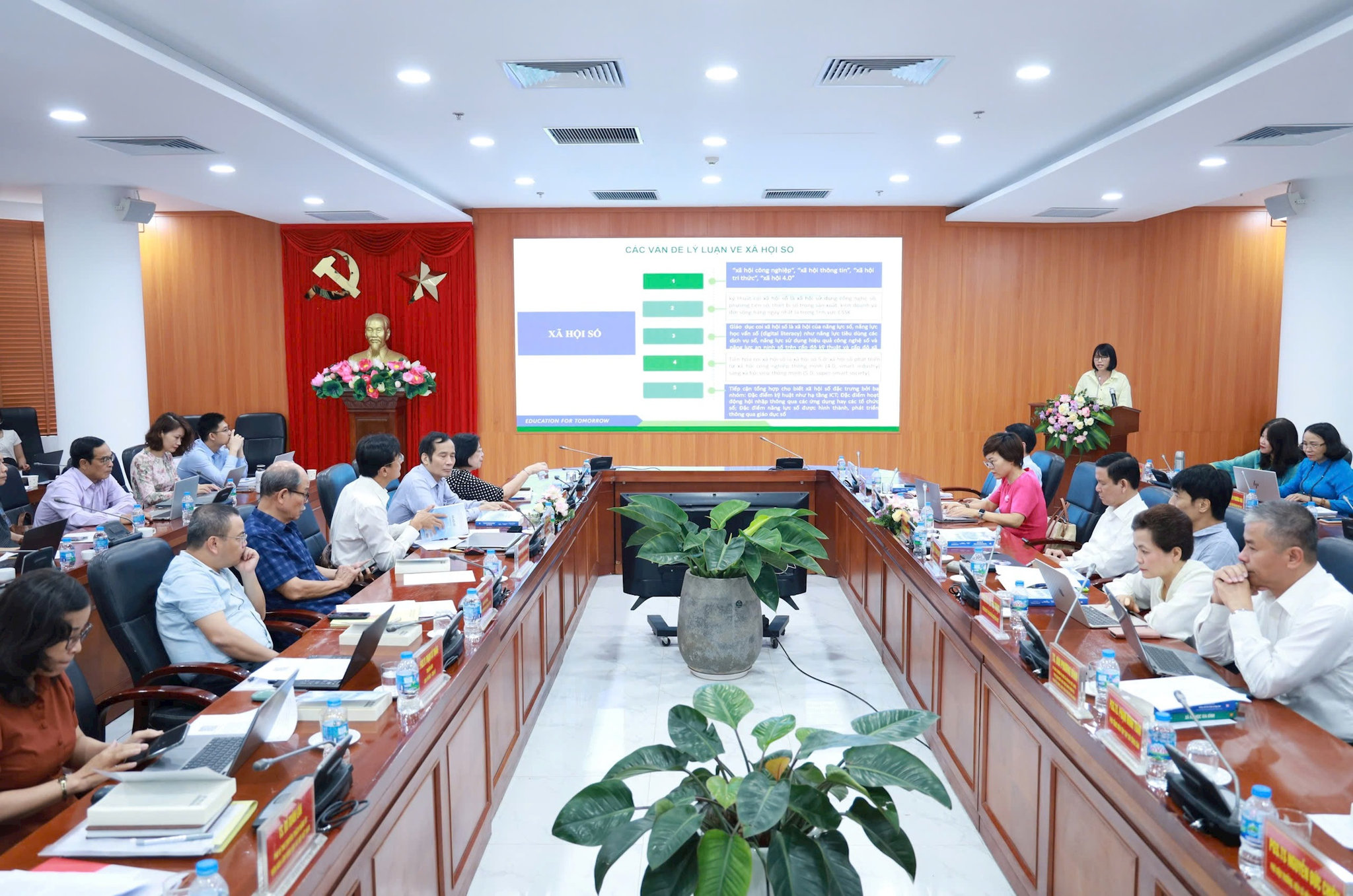 xhs-tham-luan.jpg