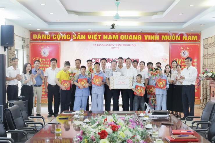 ong-phong-trao-qua-trung-thu.jpeg
