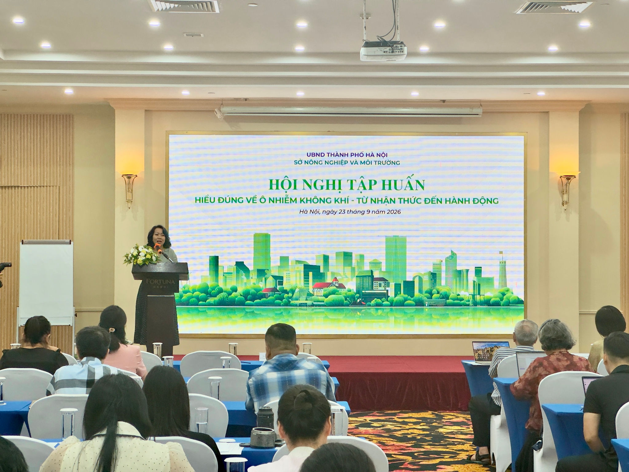 Hội nghị tập huấn nhằm trang bị kiến thức và nâng cao năng lực quản lý, khai thác dữ liệu, truyền thông về chất lượng không khí cho cán bộ cơ sở cùng các đơn vị liên quan. Ảnh: Duy Anh