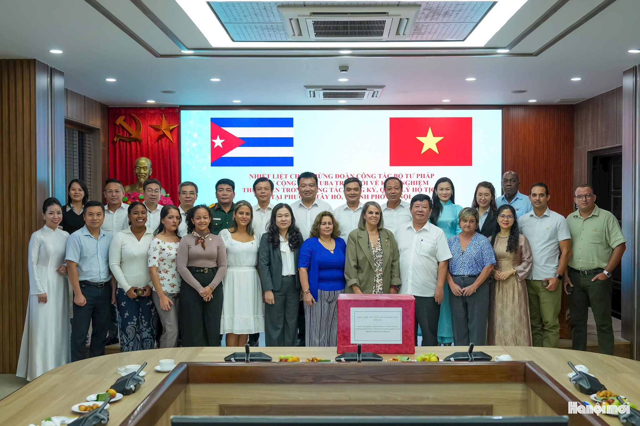 Phường Tây Hồ trao đổi kinh nghiệm đăng ký, quản lý hộ tịch với Đoàn công tác Bộ Tư pháp Cuba