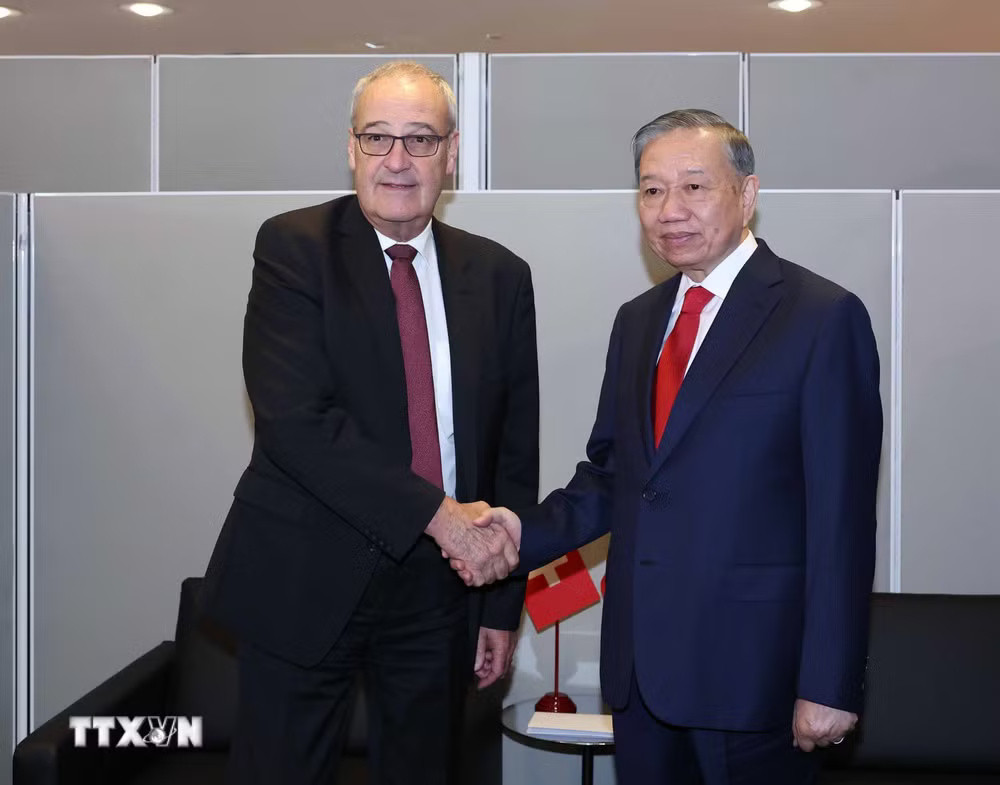 kductpymqhcgviao1w22wh2oosdbpv-chnxhg-_ttxvn_tong-bi-thu-chu-tich-nuoc-to-lam-gap-tong-thong-thuy-sy-guy-parmelin-5.jpg