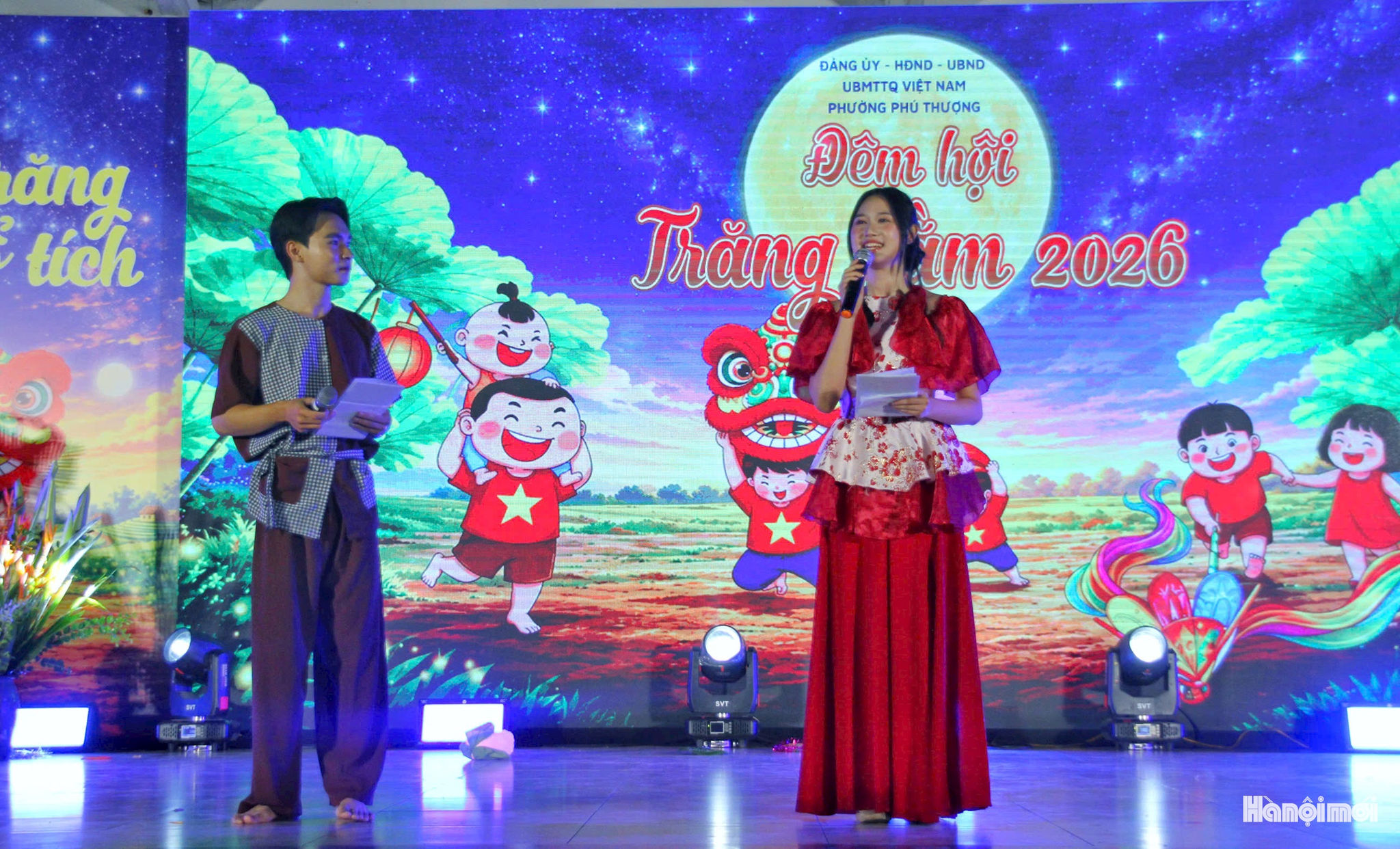 Sự xuất hiện của chú Cuội và chị Hằng mang đến những màn giao lưu vui nhộn, gần gũi với các em thiếu nhi. Không chỉ thưởng thức chương trình, các em còn trực tiếp tương tác, trả lời câu hỏi và hòa mình vào câu chuyện Trung thu.