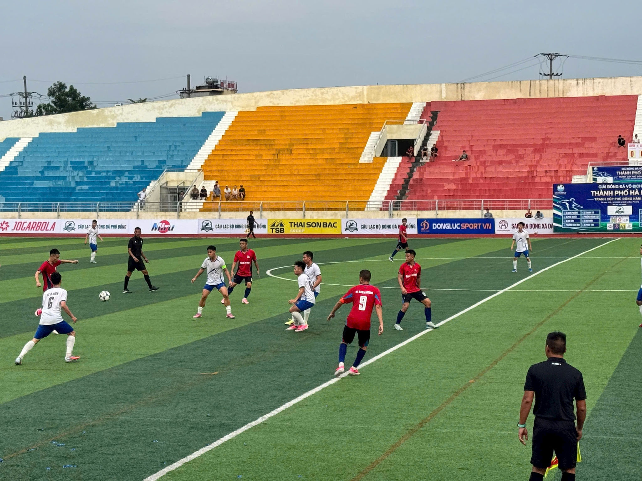 24-cac-tran-dau-dien-ra-soi-dong2.jpg