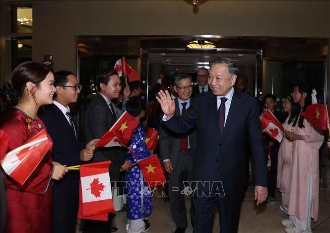 potal-tong-bi-thu-chu-tich-nuoc-to-lam-bat-dau-chuyen-tham-cap-nha-nuoc-toi-canada-stand-2873.jpg