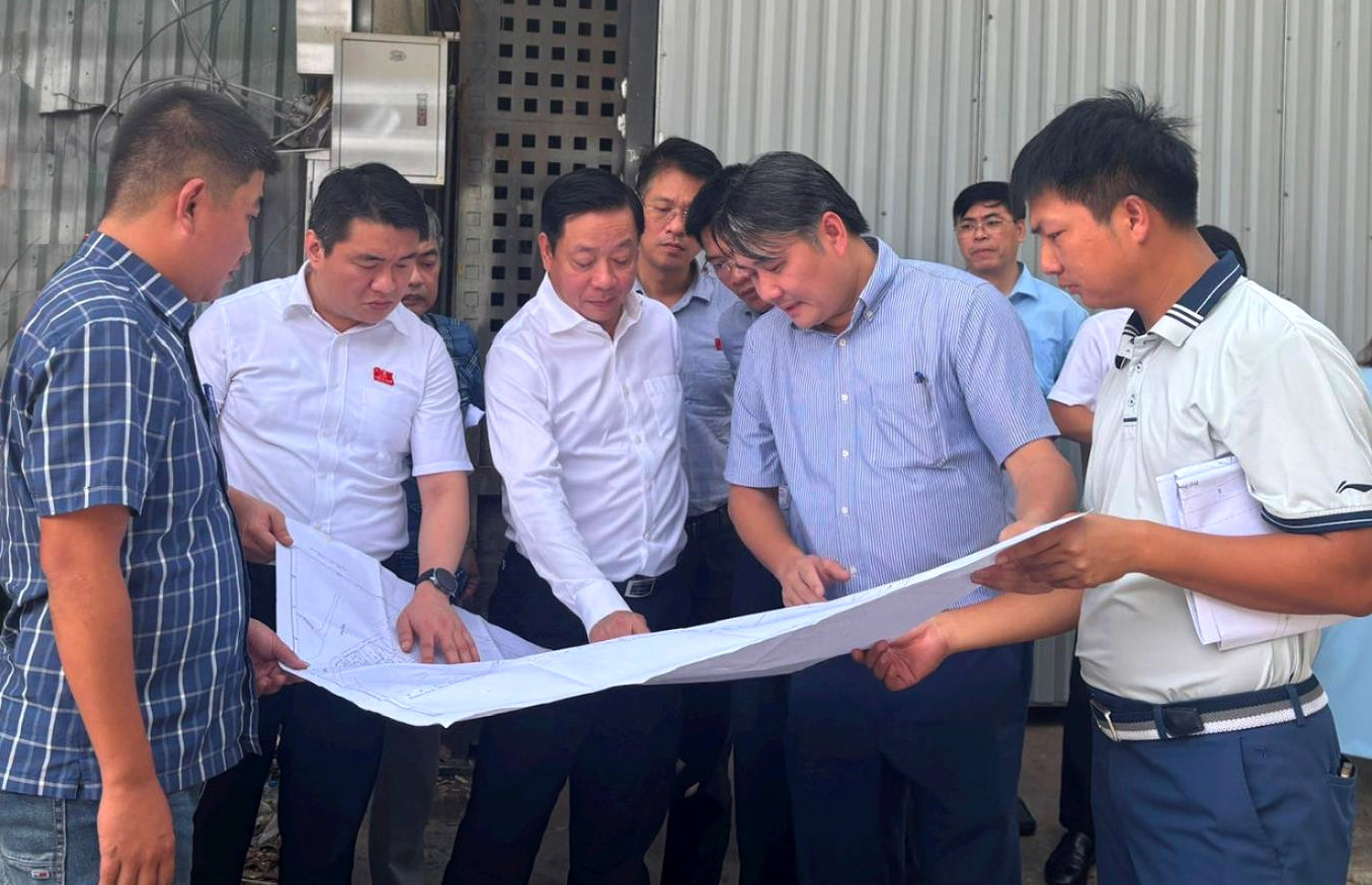 ban-phap-che-hdnd-thanh-pho-ha-noi-khao-sat-viec-thuc-hien-cac-quy-dinh-ve-cong-tac-phong-chay-chua-chay-tai-mot-nha-xuong-o-phuong-dai-mo.-anh-van-ha.jpg