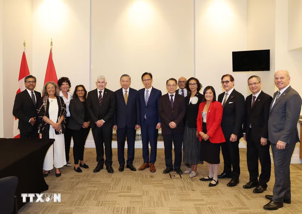 tong-bi-thu-chu-tich-nuoc-to-lam-tiep-nhom-nghi-si-huu-nghi-canada-viet-nam.jpg