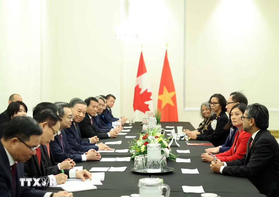 tong-bi-thu-chu-tich-nuoc-to-lam-tiep-nhom-nghi-si-huu-nghi-canada-viet-nam2.jpg