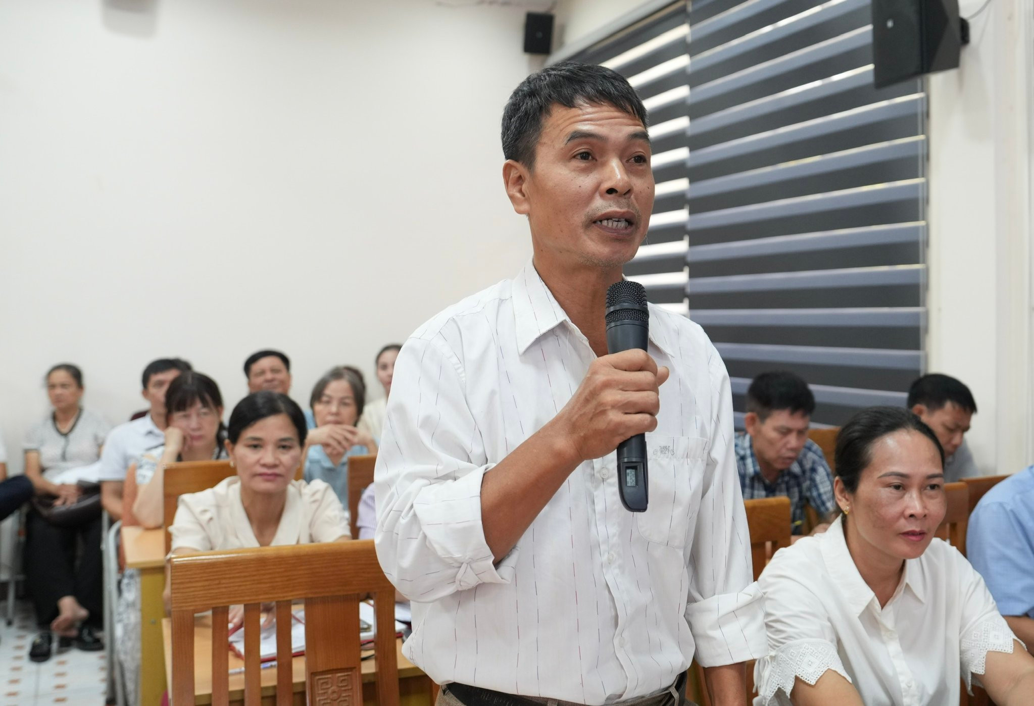 Cử tri phát biểu, nêu ý kiến, kiến nghị tại điểm cầu UBND phuo