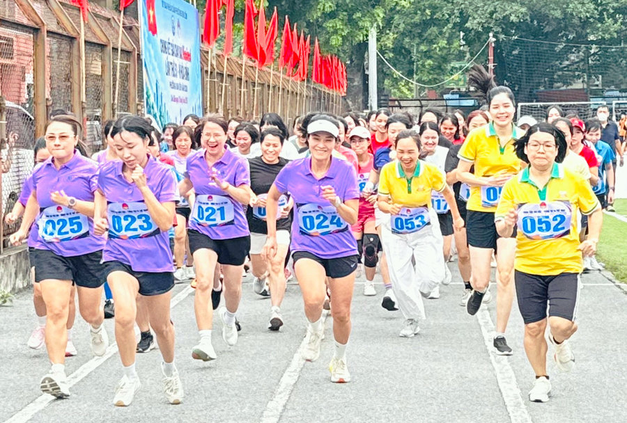 2-chay-nu.jpg