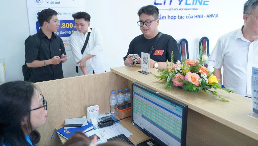xe-trung-chuyen-tai-bx-gia-lam.jpg