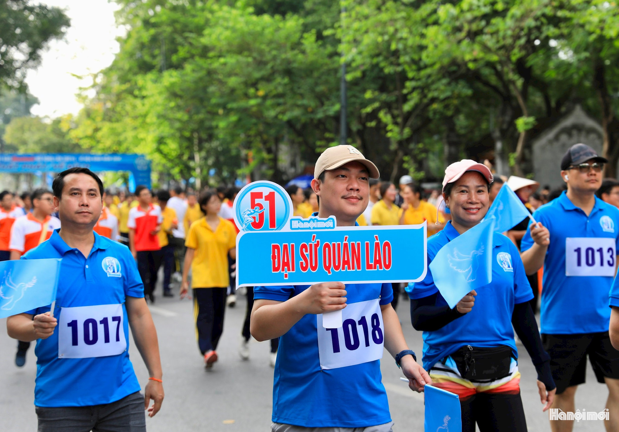 Thành viên Đại sứ quán Lào tham dự Giám