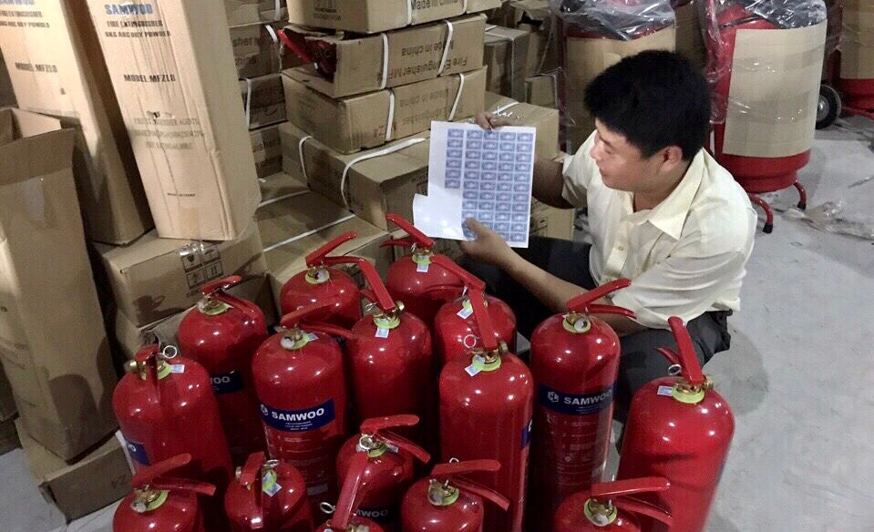 nguoi-dan-nen-lua-chon-san-pham-binh-cuu-hoa-co-chung-nhan-kiem-dinh-chat-luong.-anh-thinh-quang.jpg