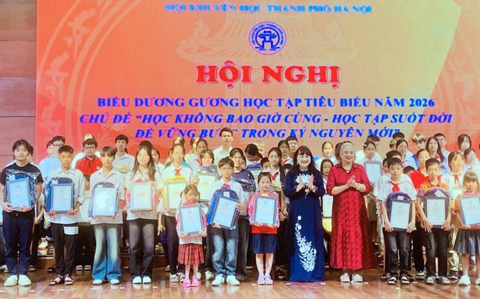 hoi-khuyen-hoc-ha-noi-to-chuc-bieu-duong-guong-hoc-tap-tieu-bieu-ha-noi-2026.jpeg
