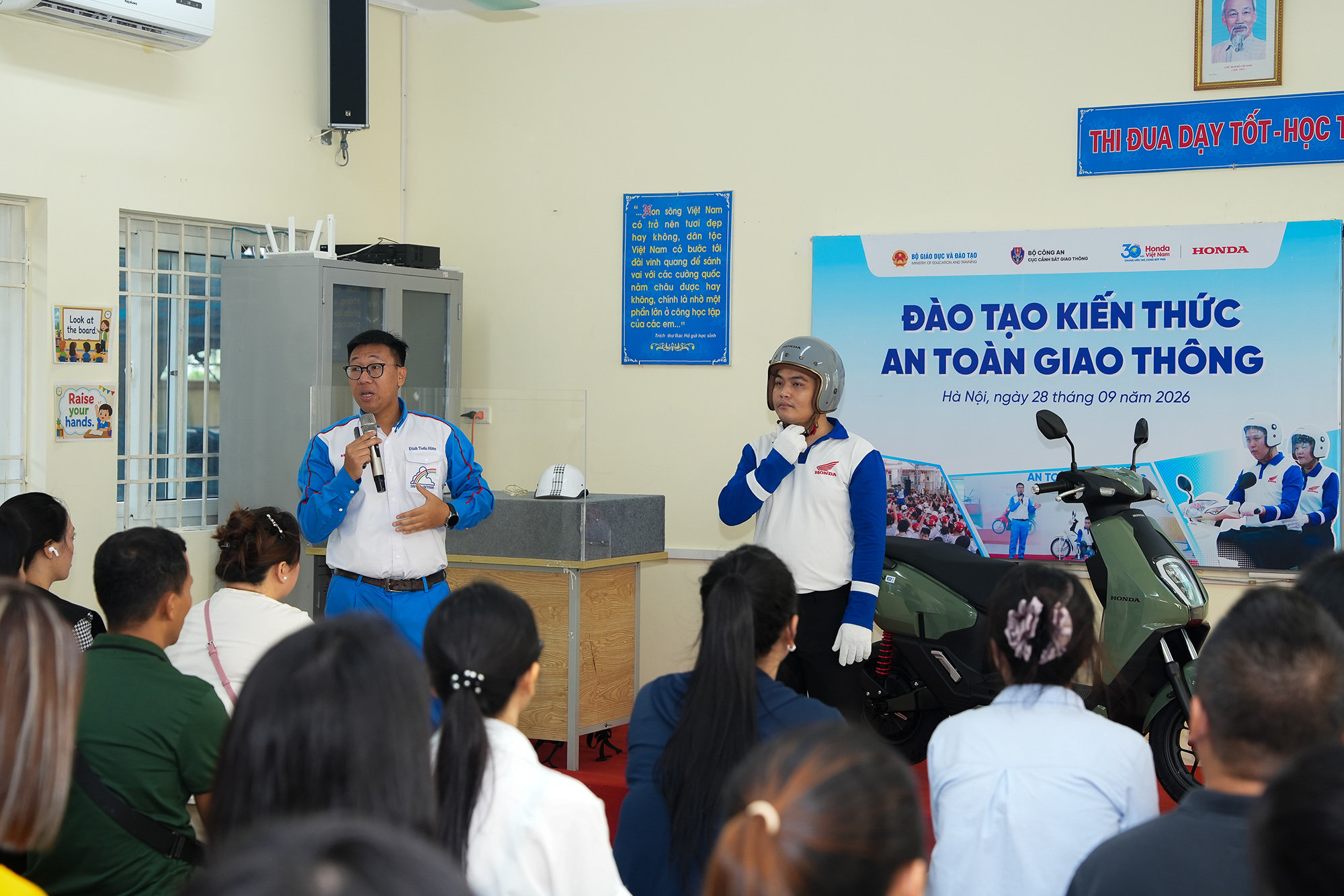 9.2.-dao-tao-kien-thuc-an-toan-giao-thong-cho-cac-bac-phu-huynh.jpg