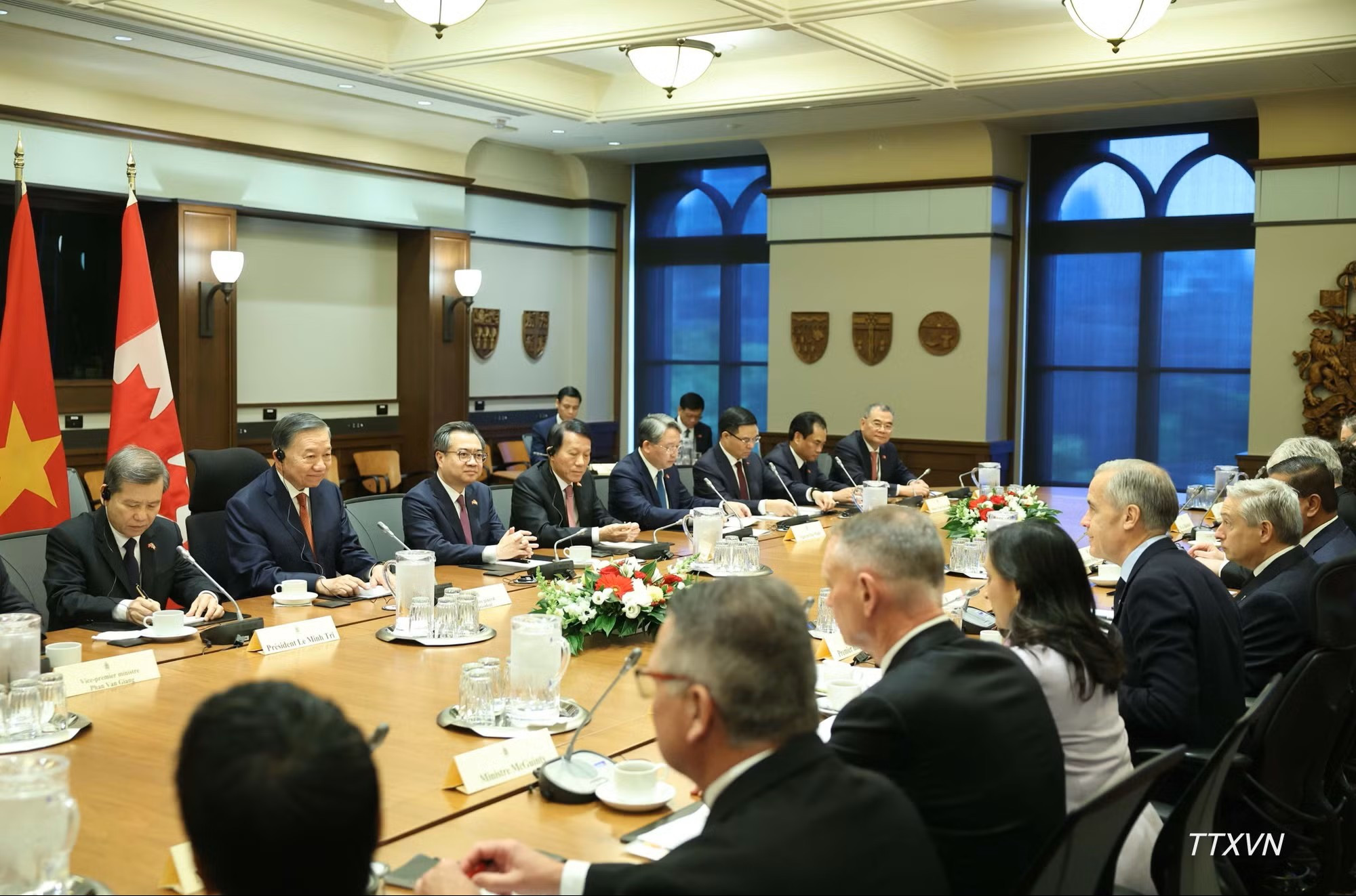 Tổng Bí thư, Chủ tịch nước Tô Lâm hội đàm với Thủ tướng Canada Mark Carney. (Ảnh: TTXVN)