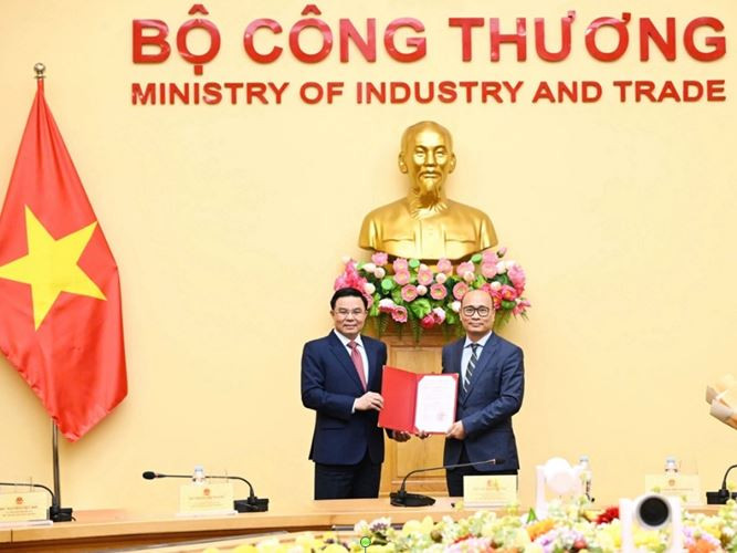 28.9-cong-bo-quyet-dinh.jpg