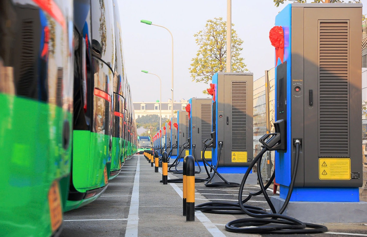 tram-sac-xe-buyt-dien-tai-xi-nghiep-xe-khach-nam-ha-noi-phuong-hoang-mai-.-anh-tuan-luong.jpg