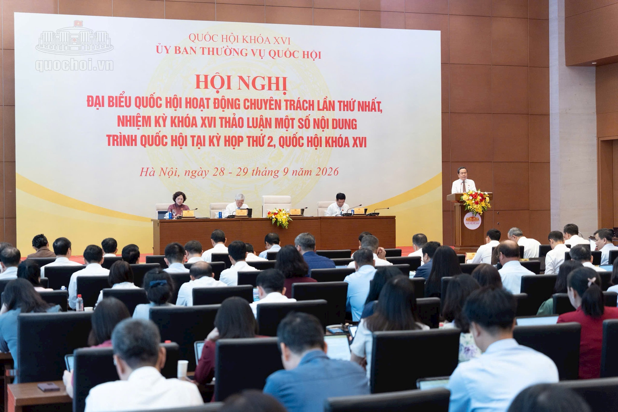 hoi-nghi-2.jpg