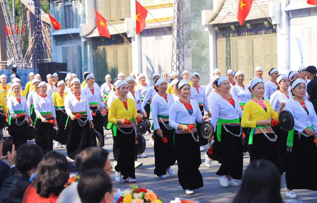 bieu-dien-chieng.jpg