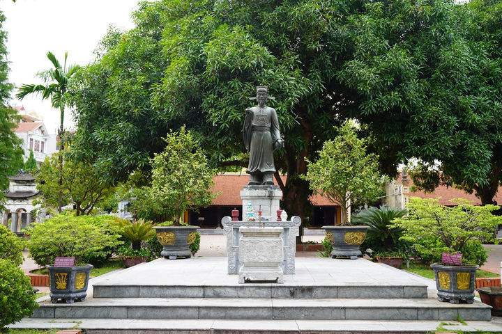 tuong-va-den-tho-danh-nhan-to-hien-thanh.jpg