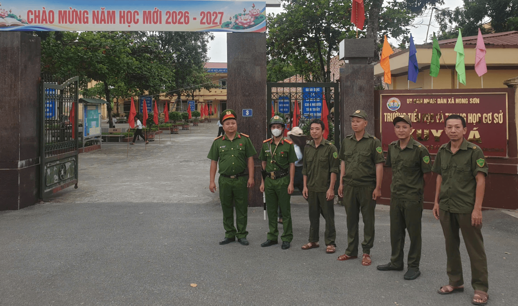 cong-an-xa-hong-son-truong-hoc.png